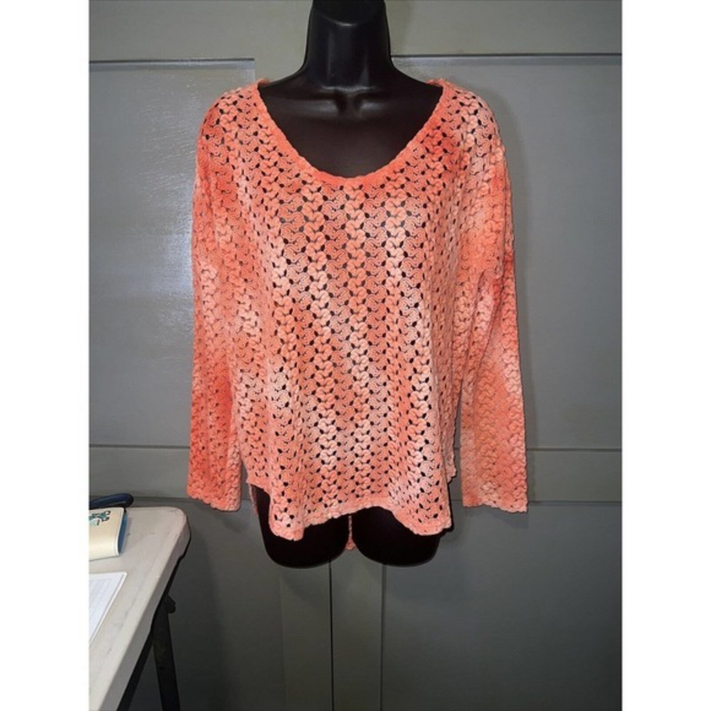 VINTAGE HAVANA Crochet Lace Top Medium V-Neck Long Sleeve Hi-Low‎ Peach
